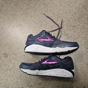 Brooks Addiction A12 Women's Running Shoes - Pink and Navy Blue
